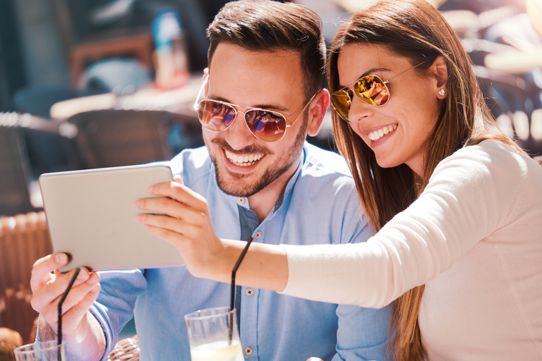 Whiten your teeth for those holiday snaps!