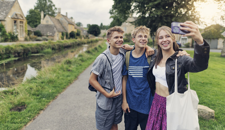 Straighten Teeth Without Braces: What Are Your Options in Harpenden?